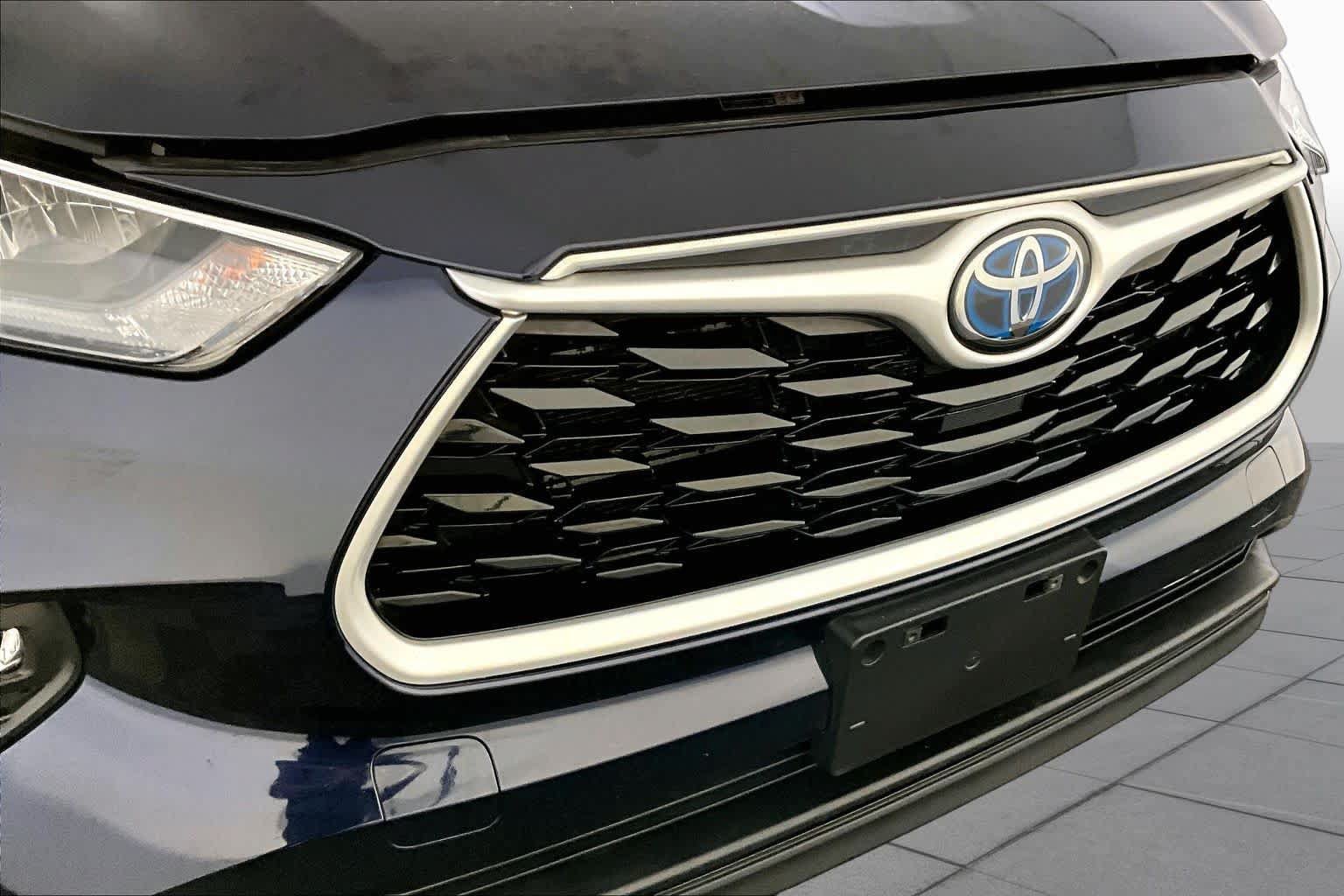Used 2020 Toyota Highlander LE AWD/4WD image 32