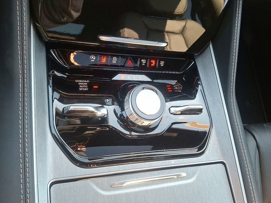 New 2025 Jeep Wagoneer L Series II w/ Convenience Group I image 12