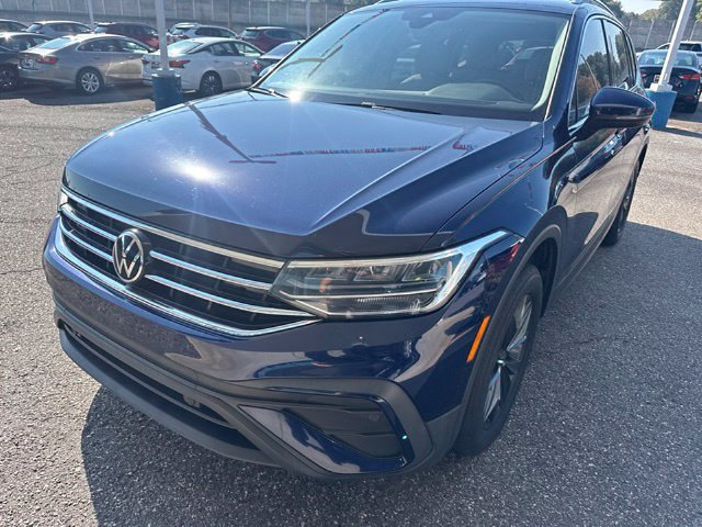 Used 2023 Volkswagen Tiguan SE FWD image 1