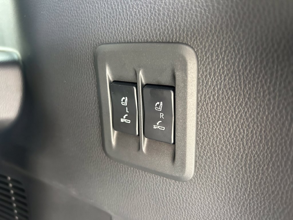Used 2024 Lexus GX 550 w/ Accessory Package (2T) AWD/4WD image 17