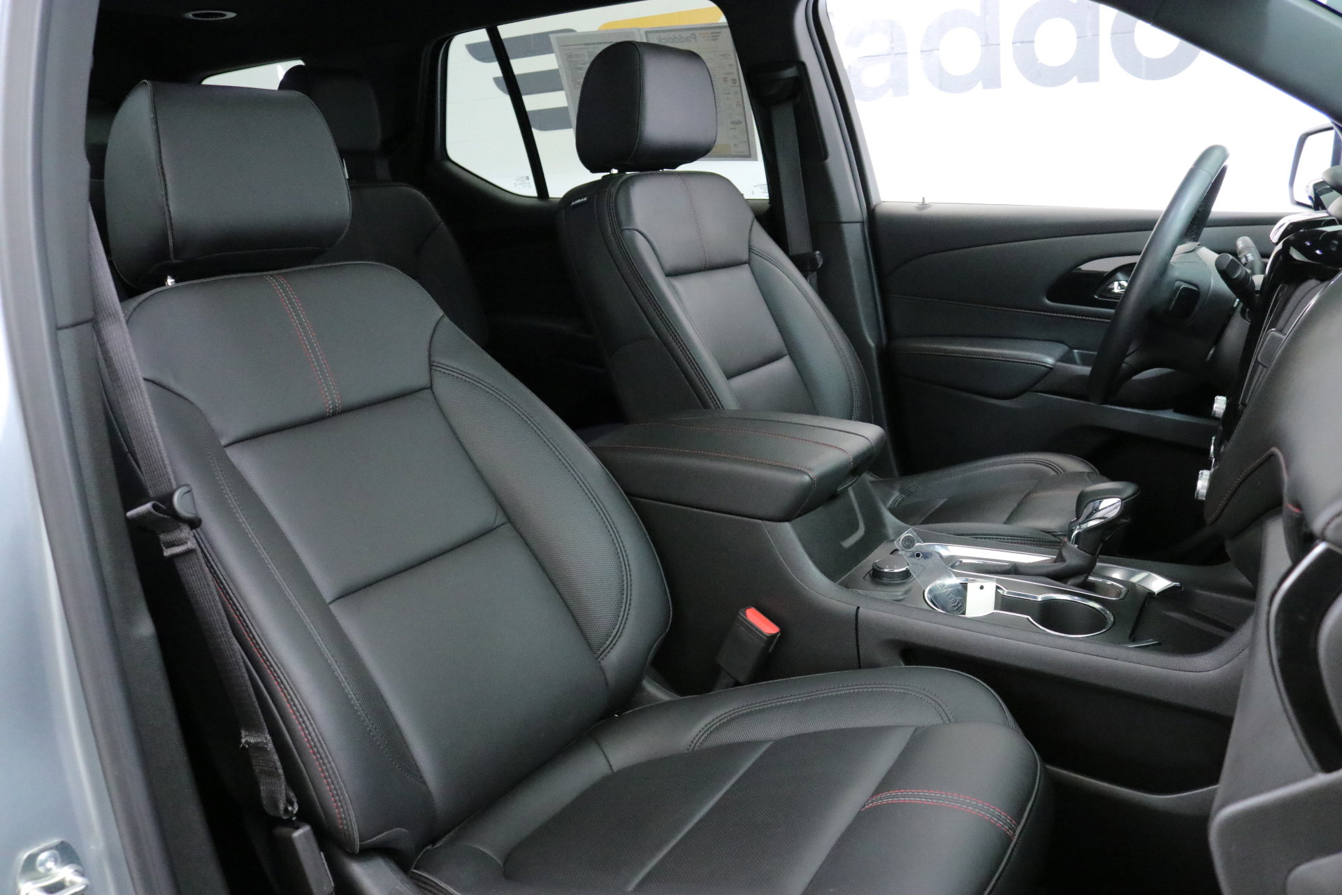 Used 2023 Chevrolet Traverse RS image 32