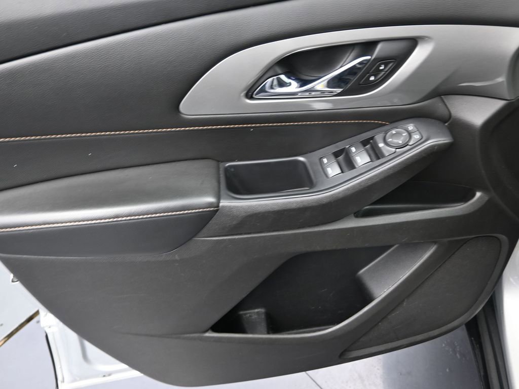Used 2021 Chevrolet Traverse LS image 14