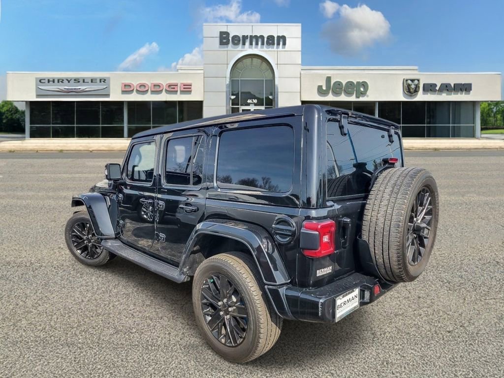 Used 2022 Jeep Wrangler Unlimited Sahara AWD/4WD image 7