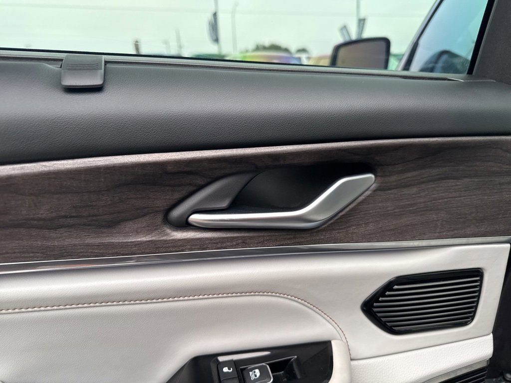 Used 2022 Jeep Grand Cherokee Overland w/ Luxury Tech Group IV image 36