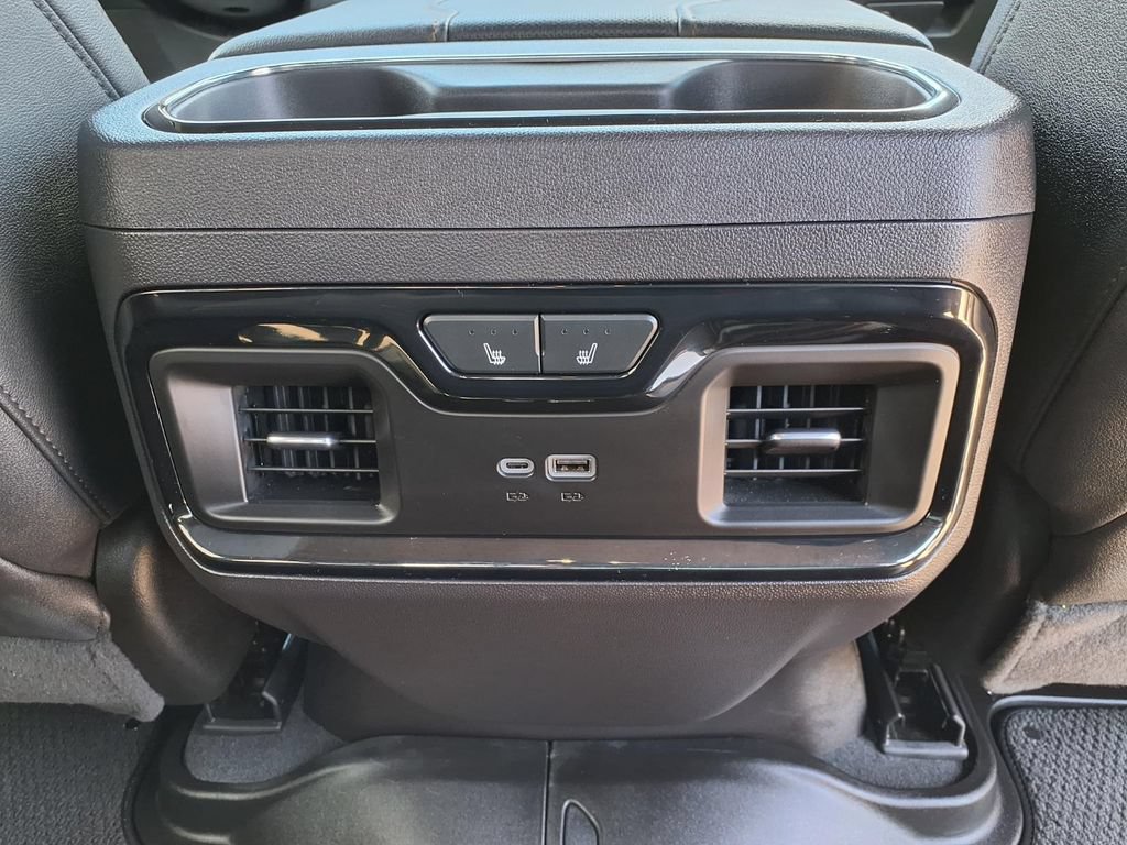 Used 2024 GMC Sierra 1500 AT4 w/ Technology Package AWD/4WD image 18