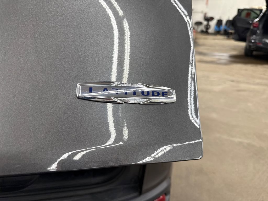 Used 2016 Jeep Cherokee Latitude w/ Cold Weather Group image 14