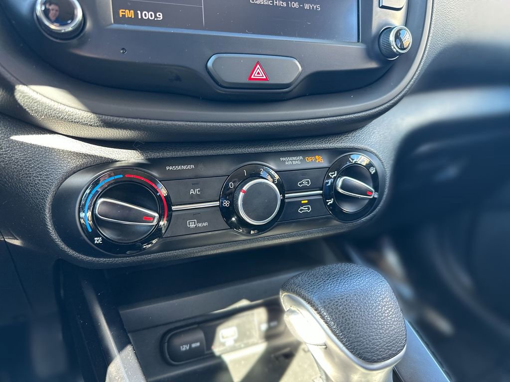 Used 2022 Kia Soul LX image 16