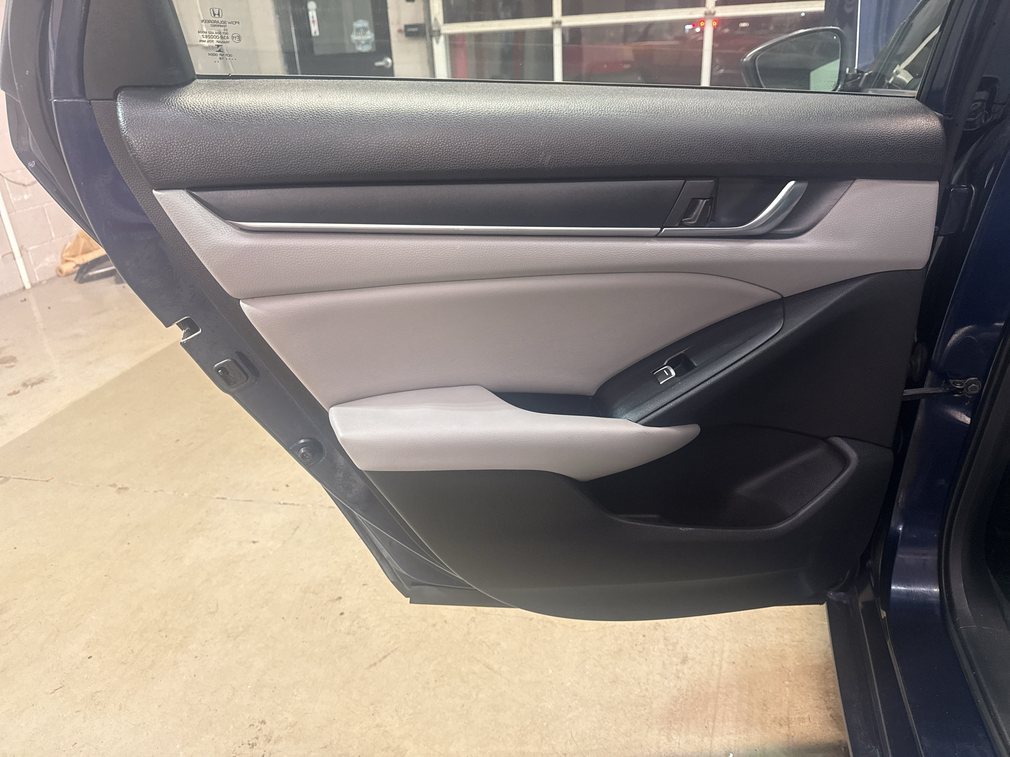 Used 2018 Honda Accord LX image 32