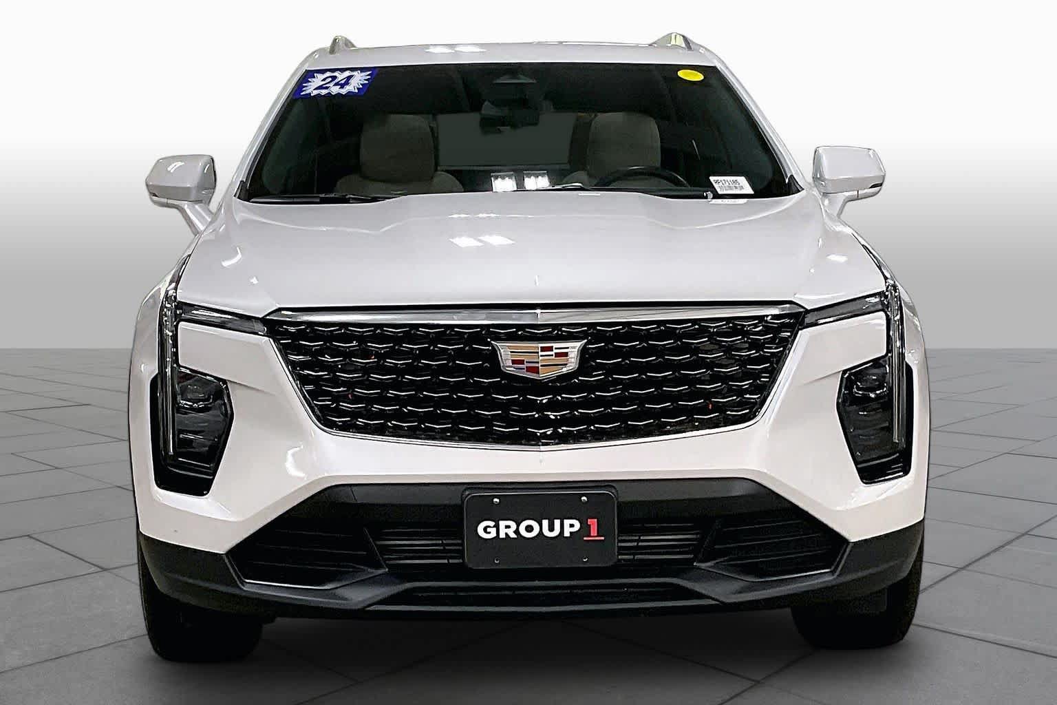 Used 2024 Cadillac XT4 Luxury w/ Cold Weather Package AWD/4WD image 4