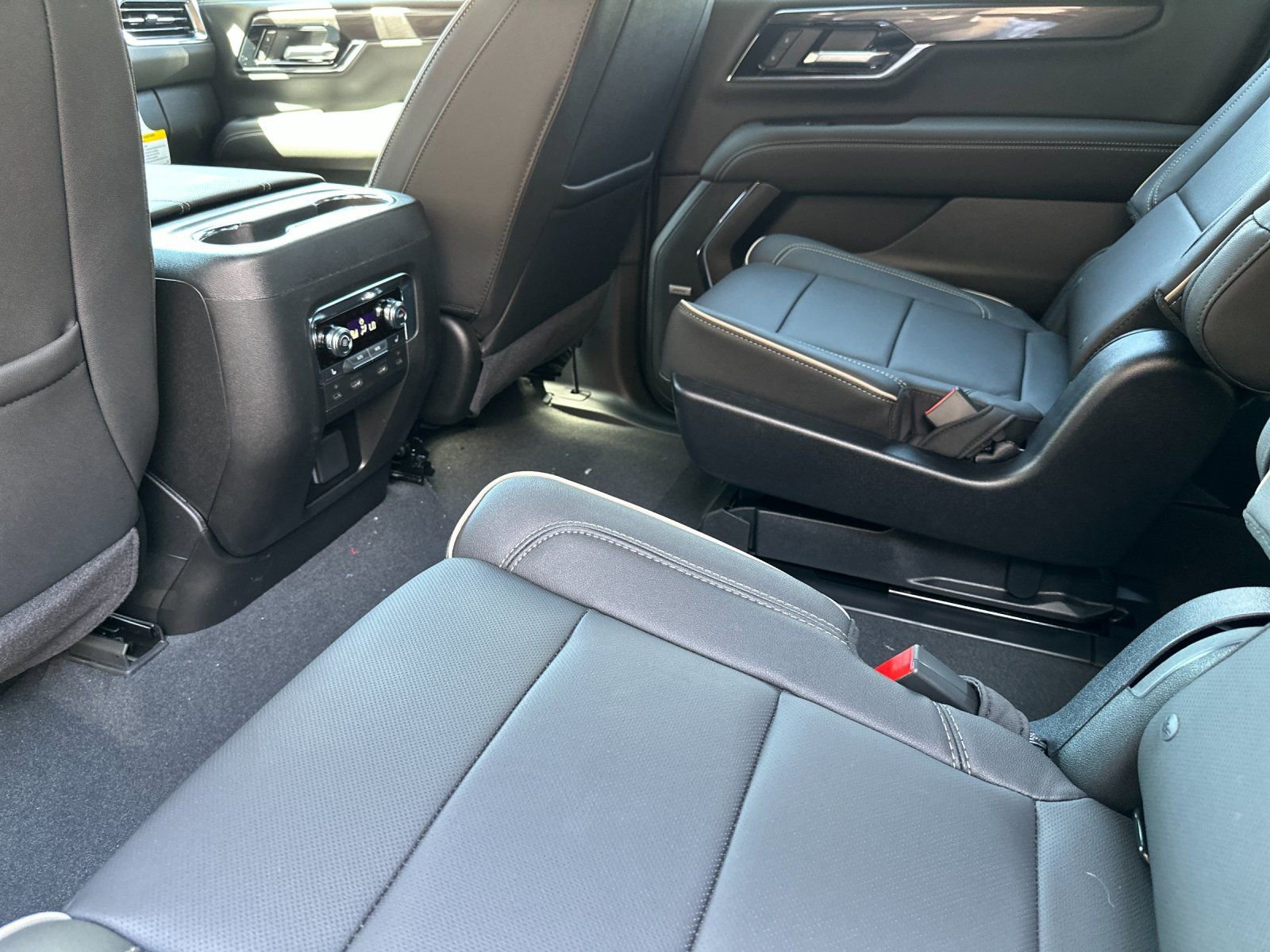 New 2026 GMC Yukon XL Elevation w/ Elevation Premium Package AWD/4WD image 12