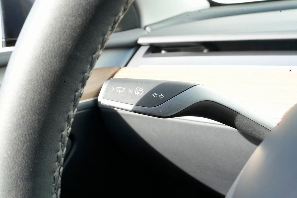 Used 2025 Tesla Model Y Long Range image 37