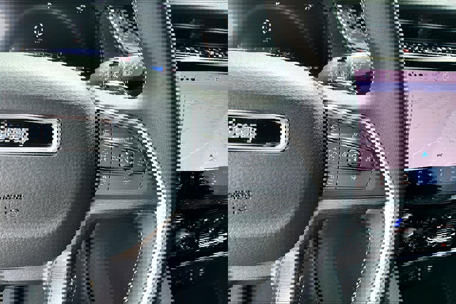 Used 2022 Jeep Grand Cherokee Limited w/ Luxury Tech Group II image 24