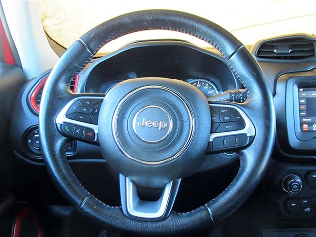Used 2019 Jeep Renegade Trailhawk image 18