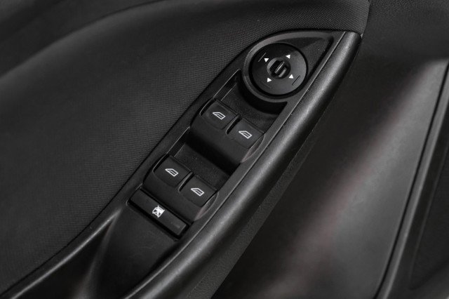 Used 2018 Ford Focus SE w/ SE Appearance Package image 39