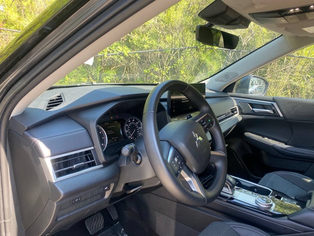 Used 2025 Mitsubishi Outlander SE AWD/4WD image 15