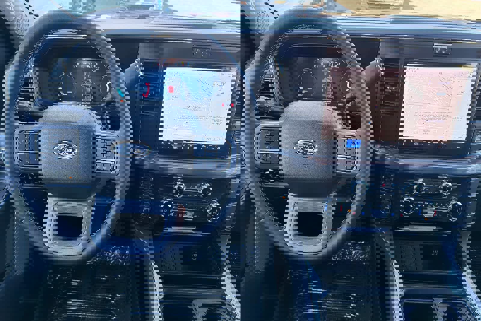 Used 2025 Ford F350 Lariat w/ Black Appearance Package image 14