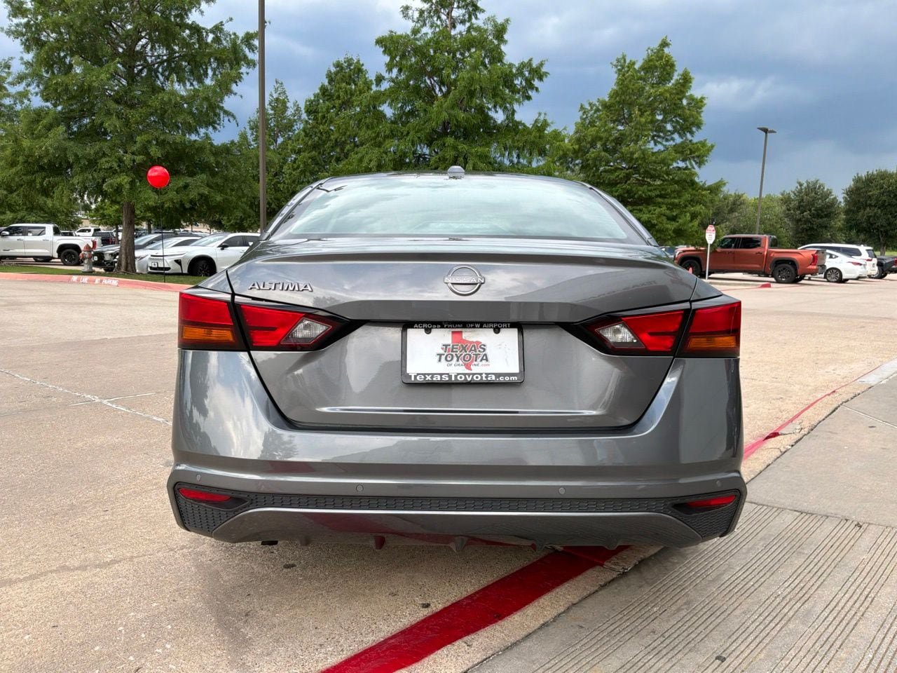 Used 2025 Nissan Altima 2.5 SV FWD image 7