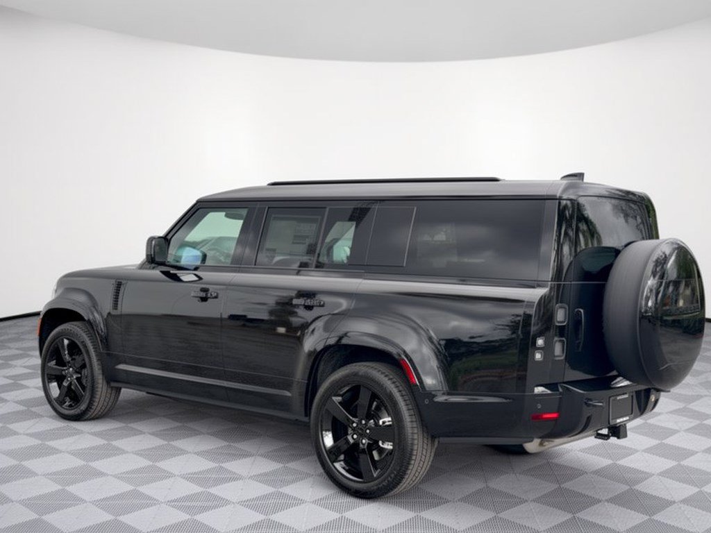 New 2026 Land Rover Defender 130 X-Dynamic SE AWD/4WD image 3