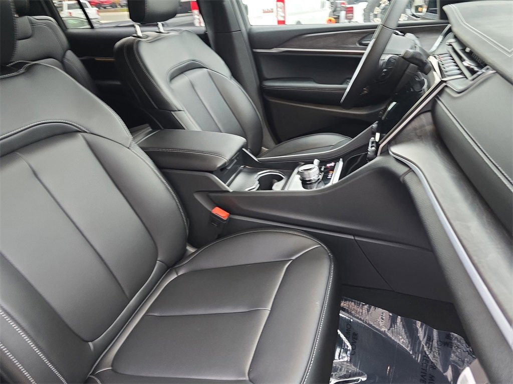 New 2025 Jeep Grand Cherokee L Limited w/ MOPAR Finishing Package image 10