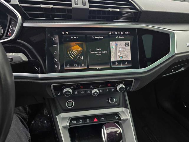 Used 2024 Audi Q3 2.0T Premium Plus w/ Premium Plus Package image 27