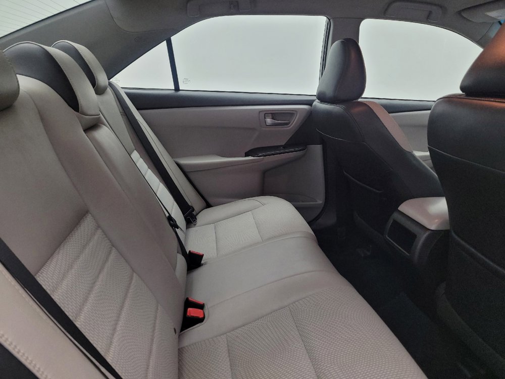 Used 2017 Toyota Camry SE image 19