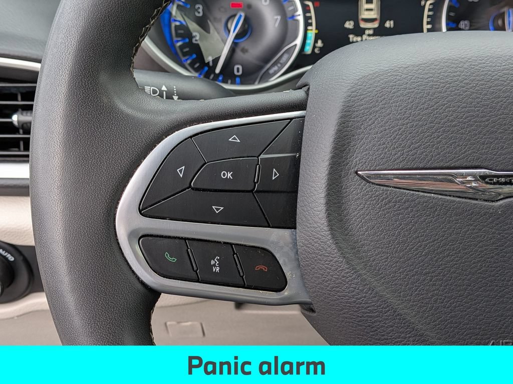 Used 2023 Chrysler Pacifica Touring-L FWD image 19