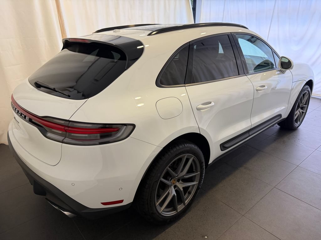 Certified 2023 Porsche Macan AWD/4WD image 9