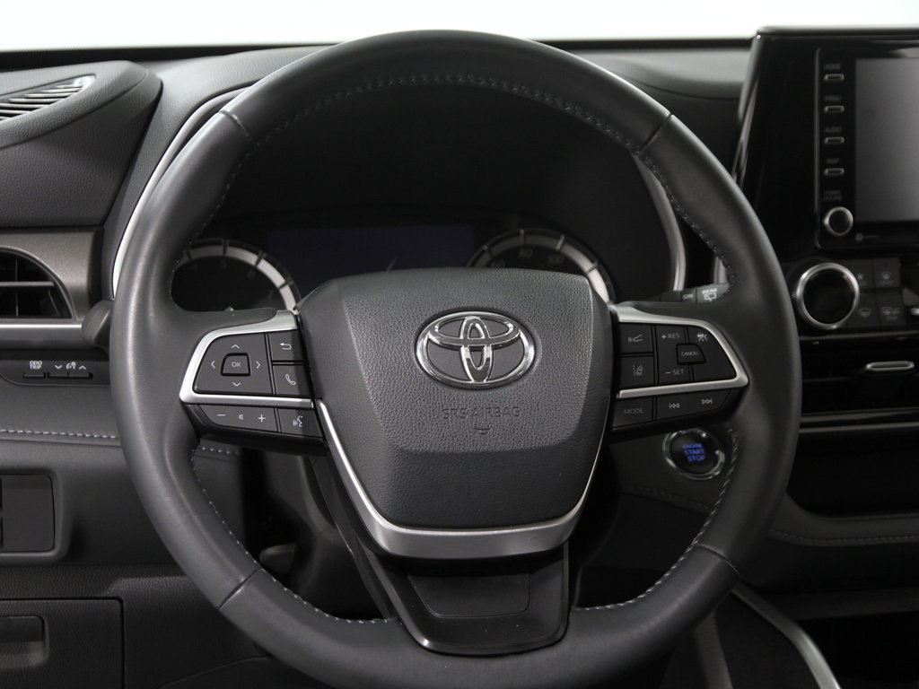 Used 2022 Toyota Highlander XLE image 7