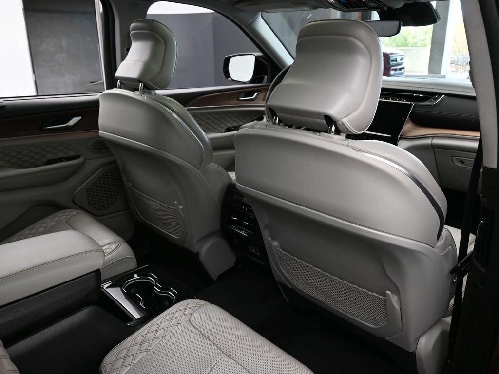 Used 2023 Jeep Grand Cherokee L Summit w/ Luxury Tech Group V image 52