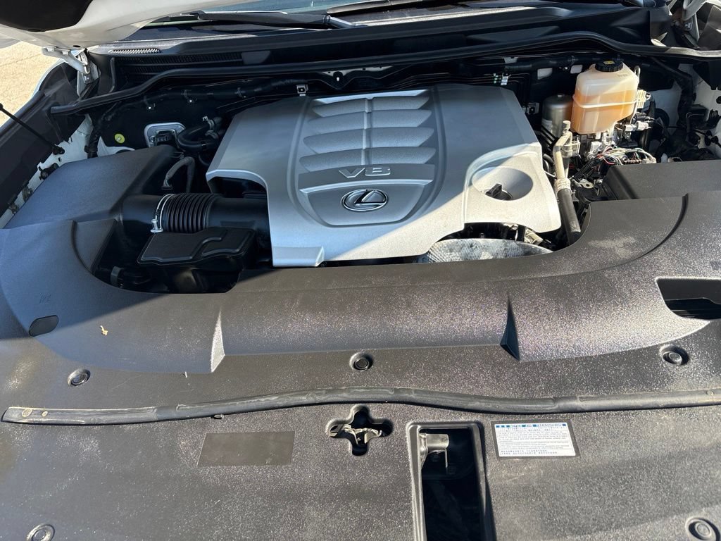 Used 2019 Lexus LX 570 4WD w/ Luxury Package image 11