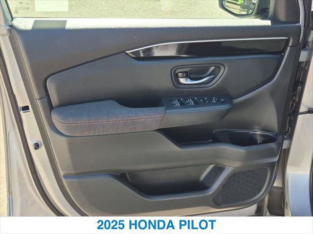 Certified 2025 Honda Pilot Sport image 12