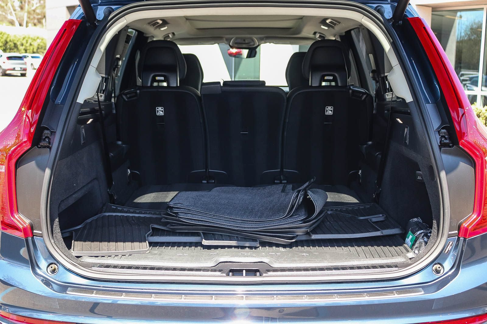 Used 2025 Volvo XC90 T8 Plus w/ Protection Package Premier AWD/4WD image 30