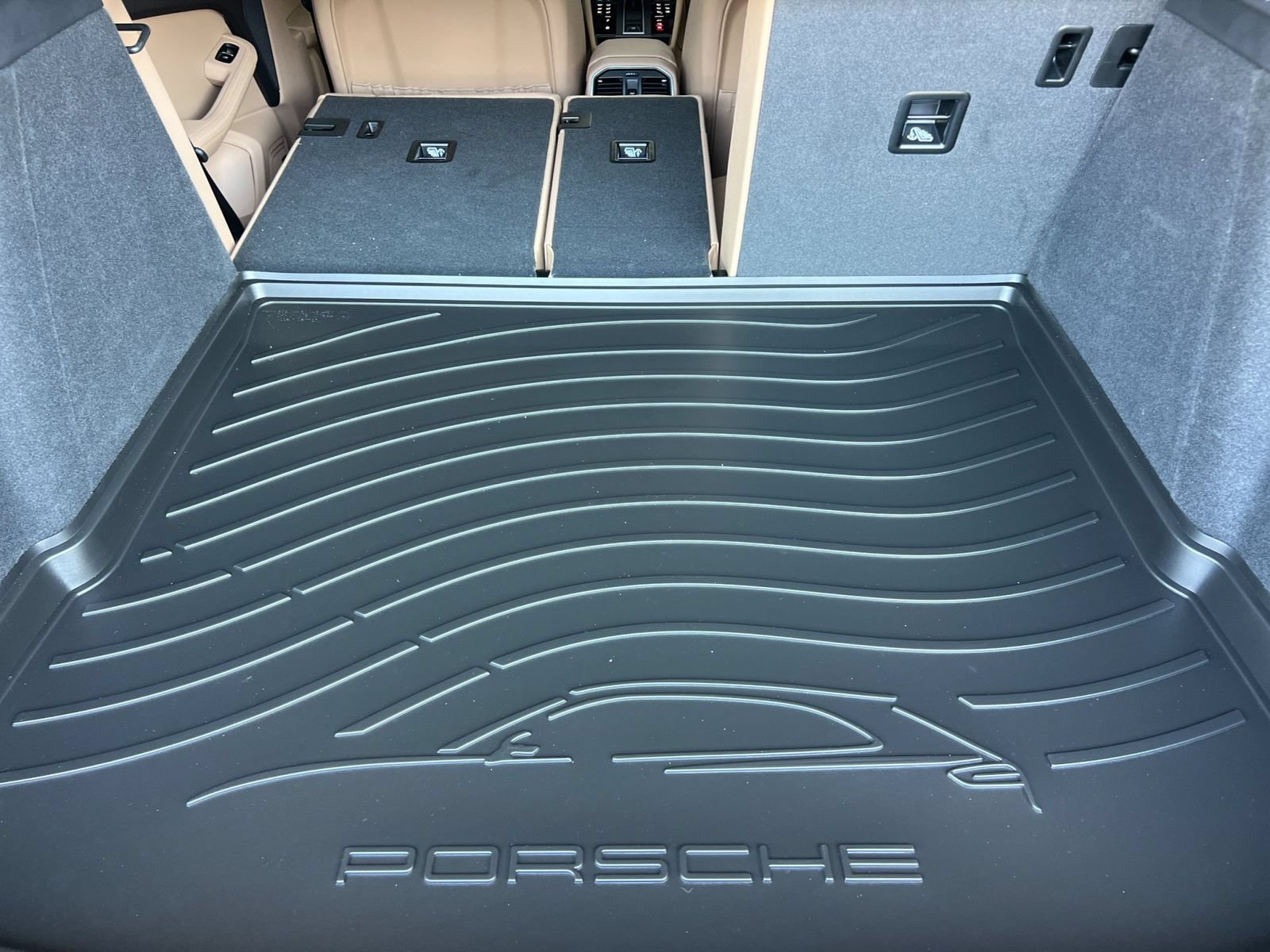 Certified 2025 Porsche Macan S AWD/4WD image 17