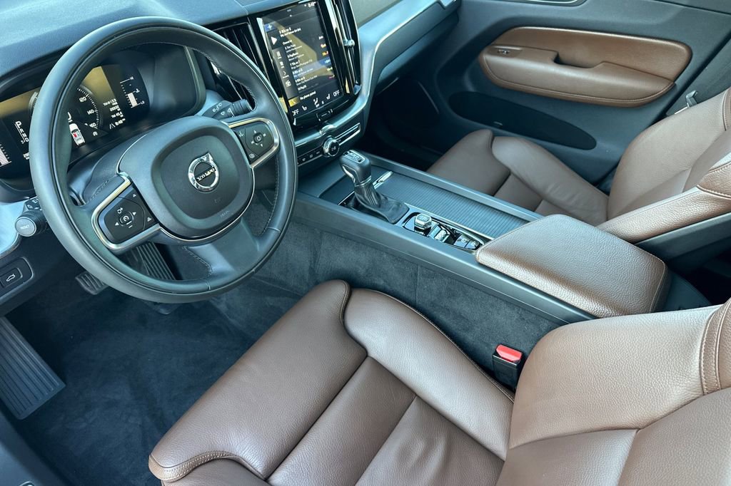 Used 2019 Volvo XC60 T5 Momentum w/ Premium Package image 10