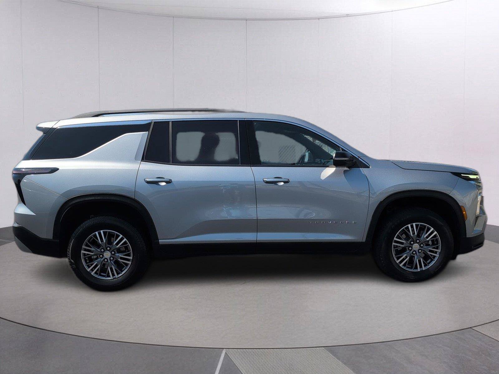 Certified 2025 Chevrolet Traverse LT FWD image 8