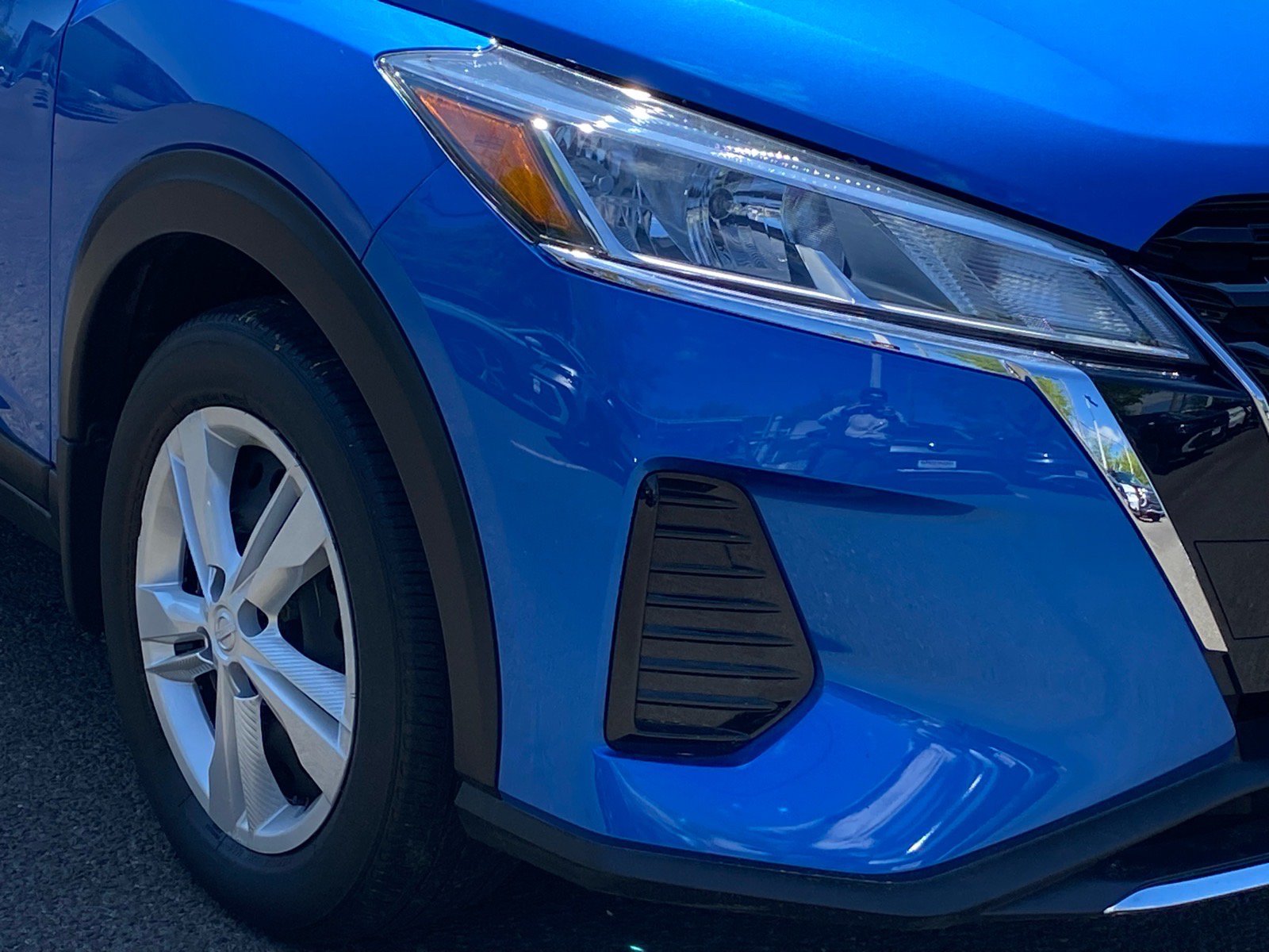 Used 2024 Nissan Kicks S FWD image 5
