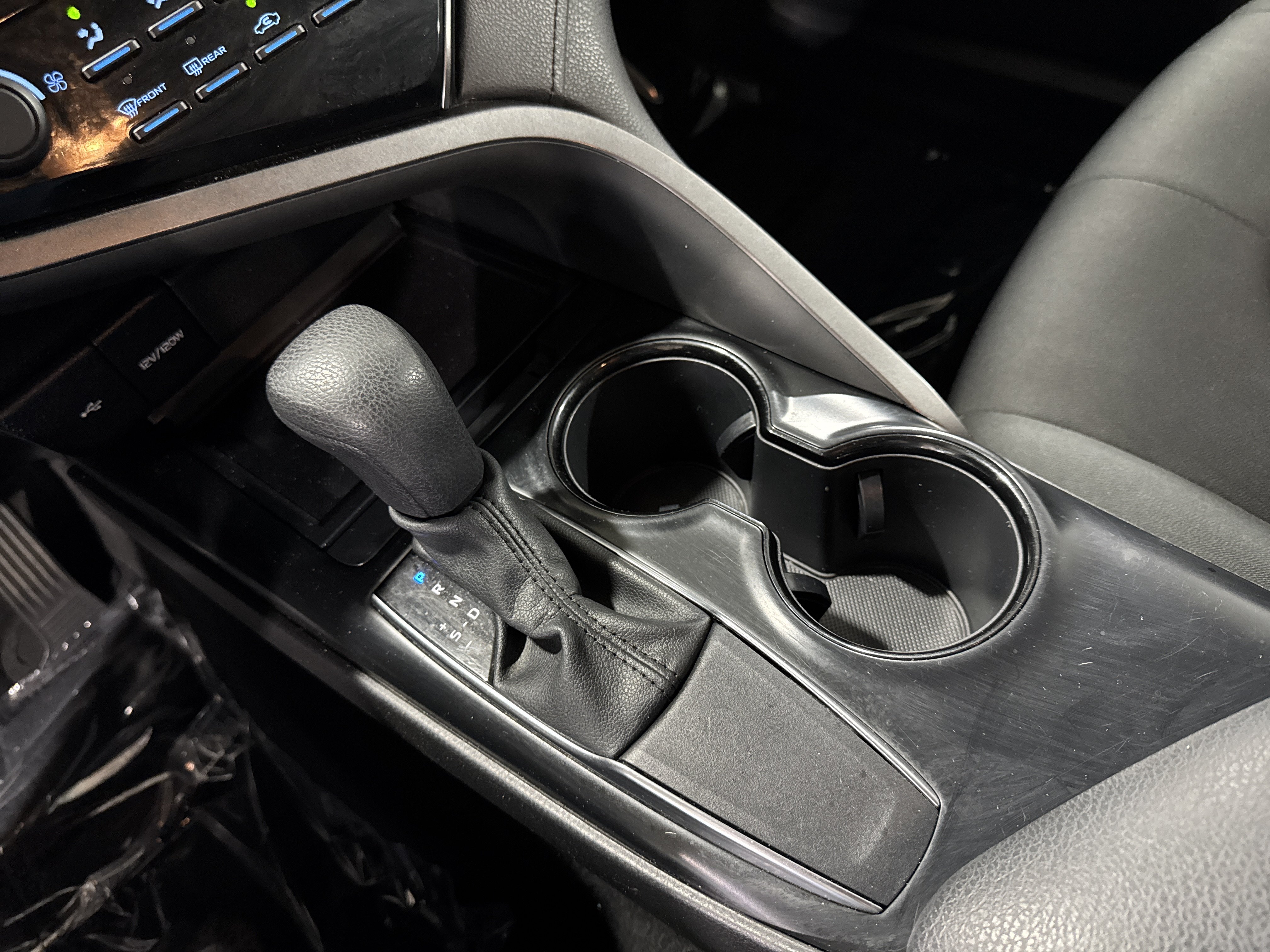 Used 2020 Toyota Camry LE FWD image 28
