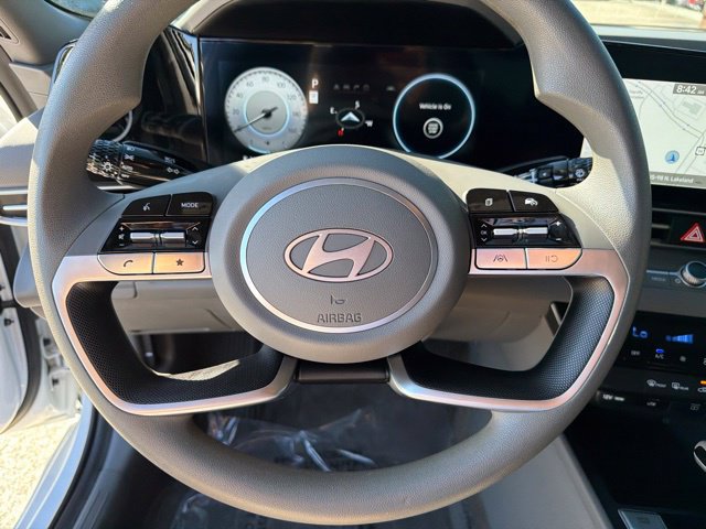 Used 2024 Hyundai Elantra SEL FWD image 27