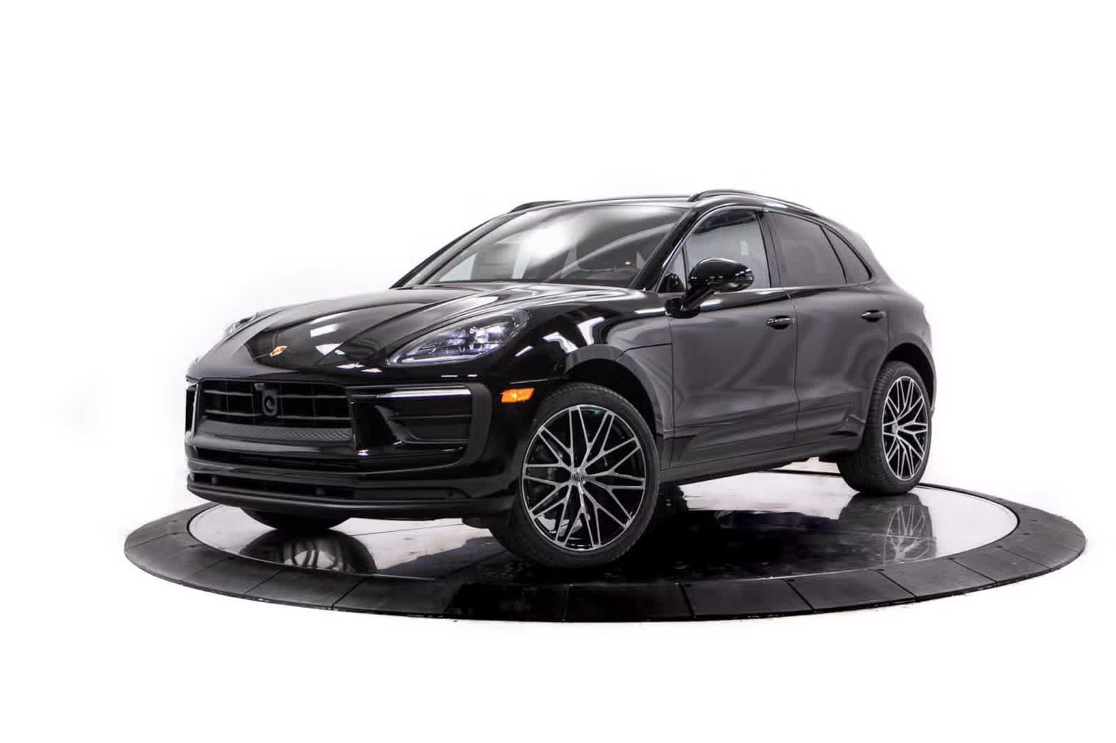 Certified 2026 Porsche Macan AWD/4WD image 1