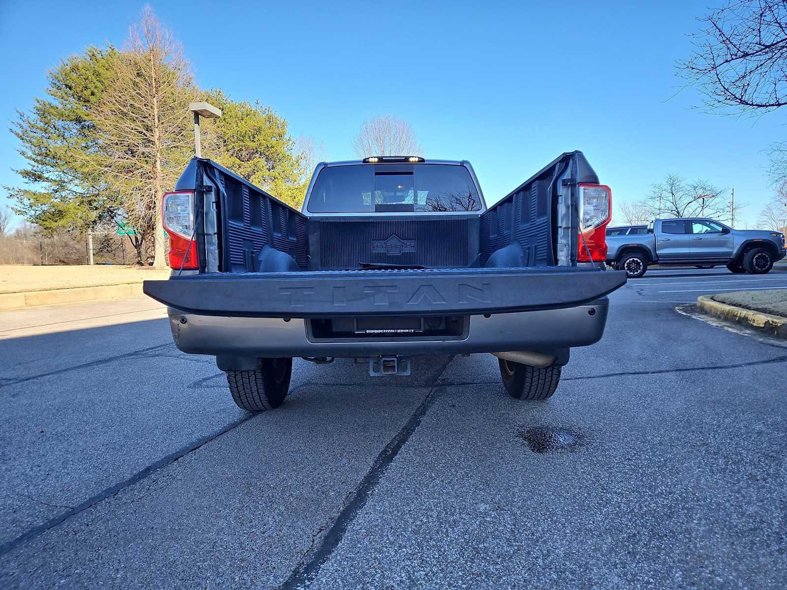 Used 2017 Nissan Titan SV image 31