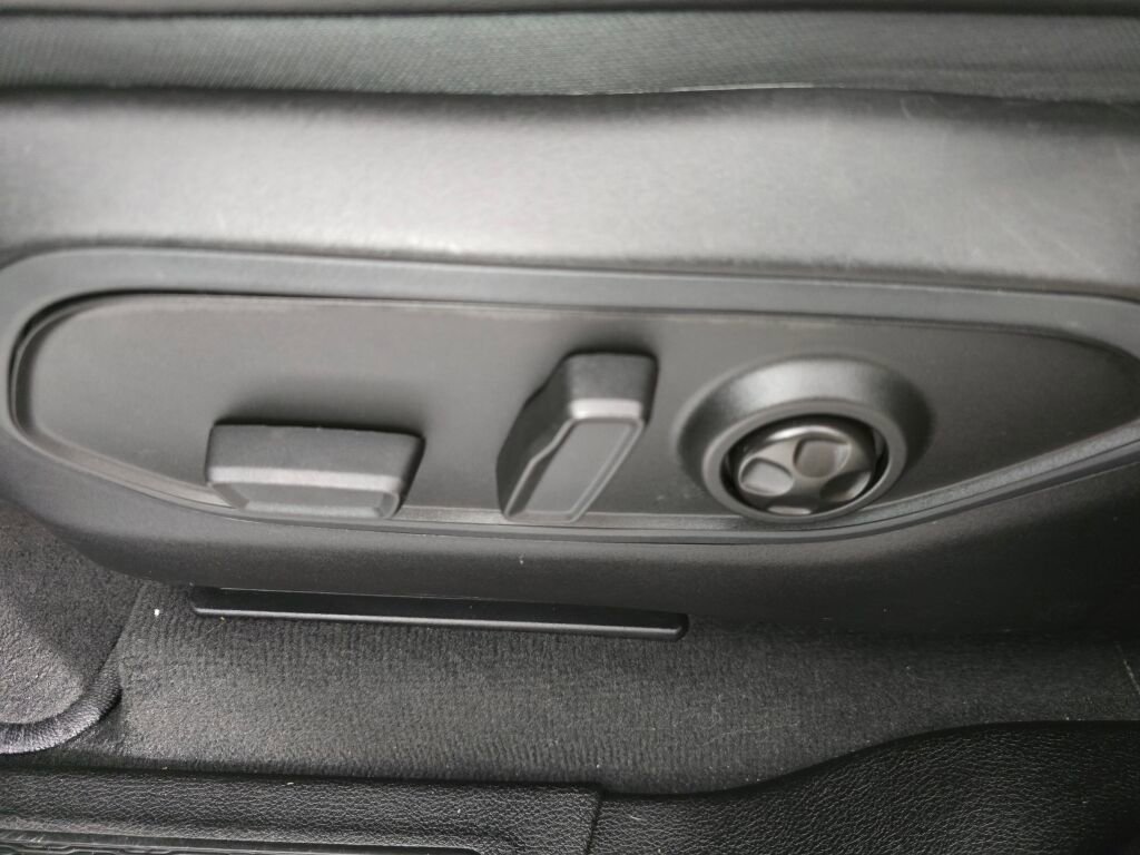 Used 2023 Jeep Grand Cherokee Altitude image 21