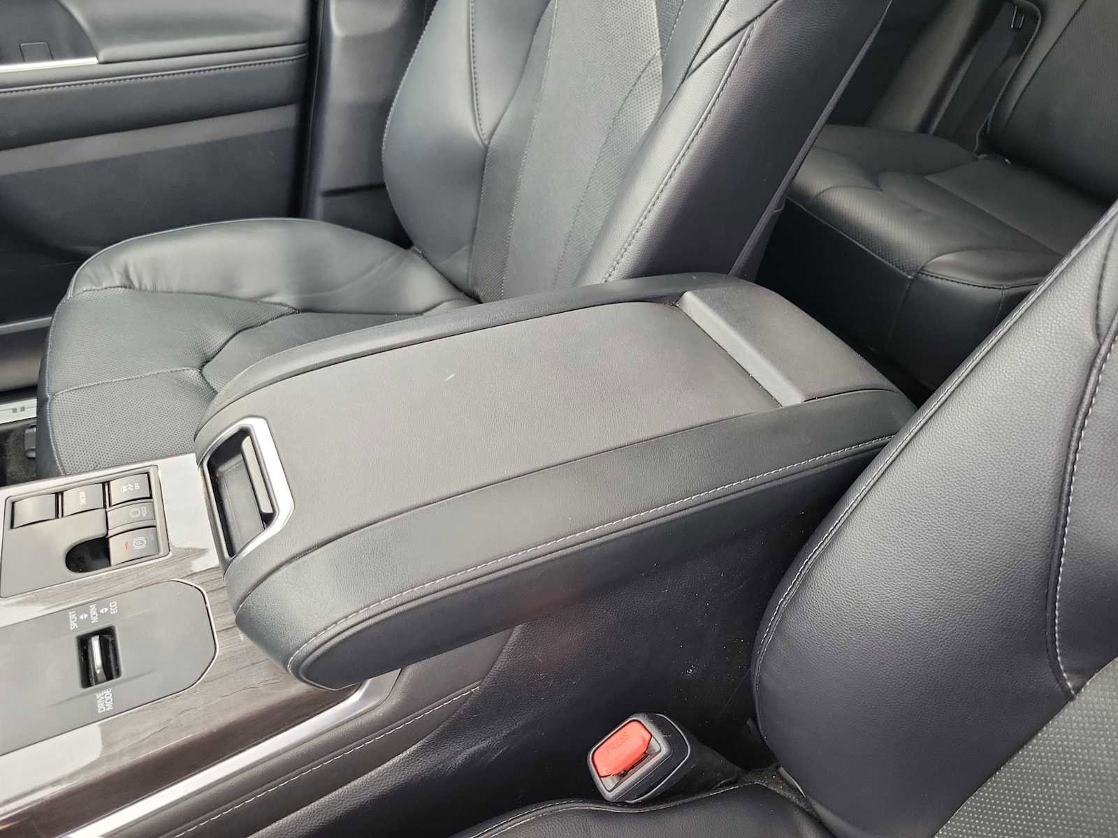 Used 2023 Toyota Highlander Limited image 12