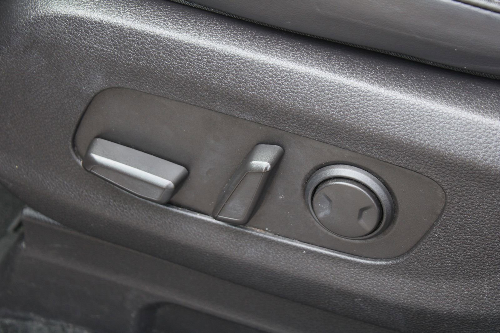 Used 2022 Kia Carnival LX image 28