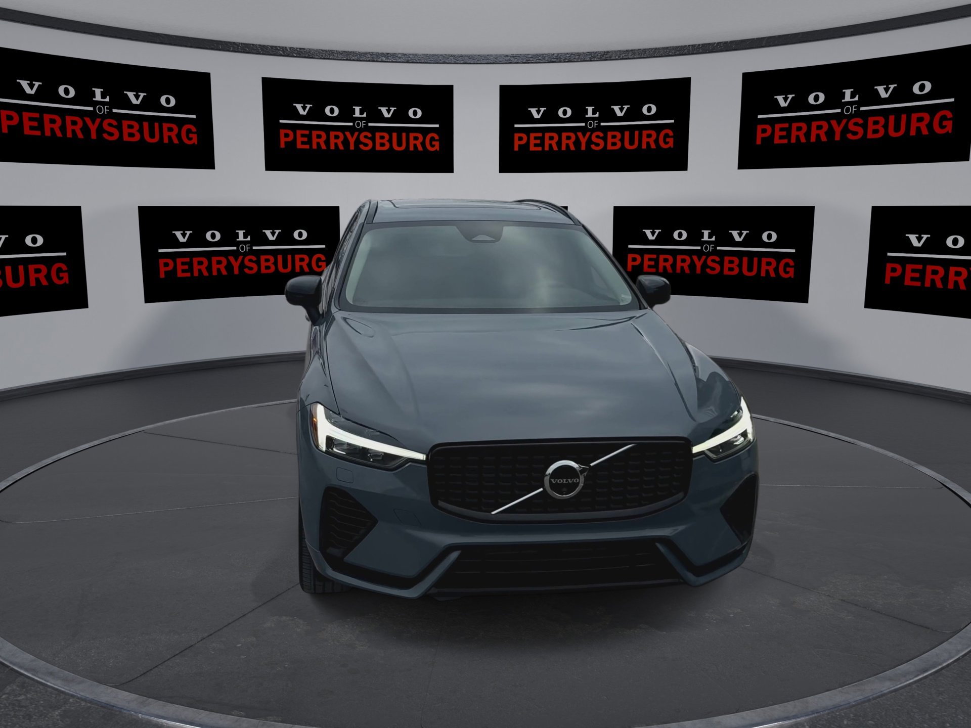 Used 2024 Volvo XC60 T8 Plus w/ Climate Package image 3