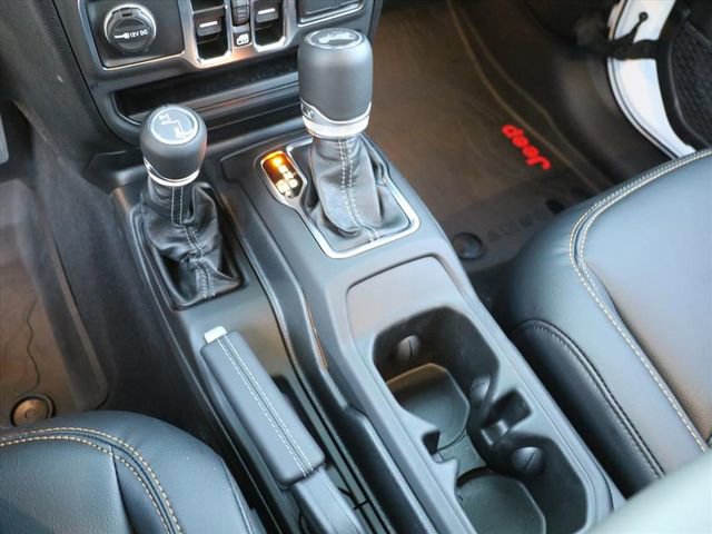 Used 2025 Jeep Wrangler Sahara image 23