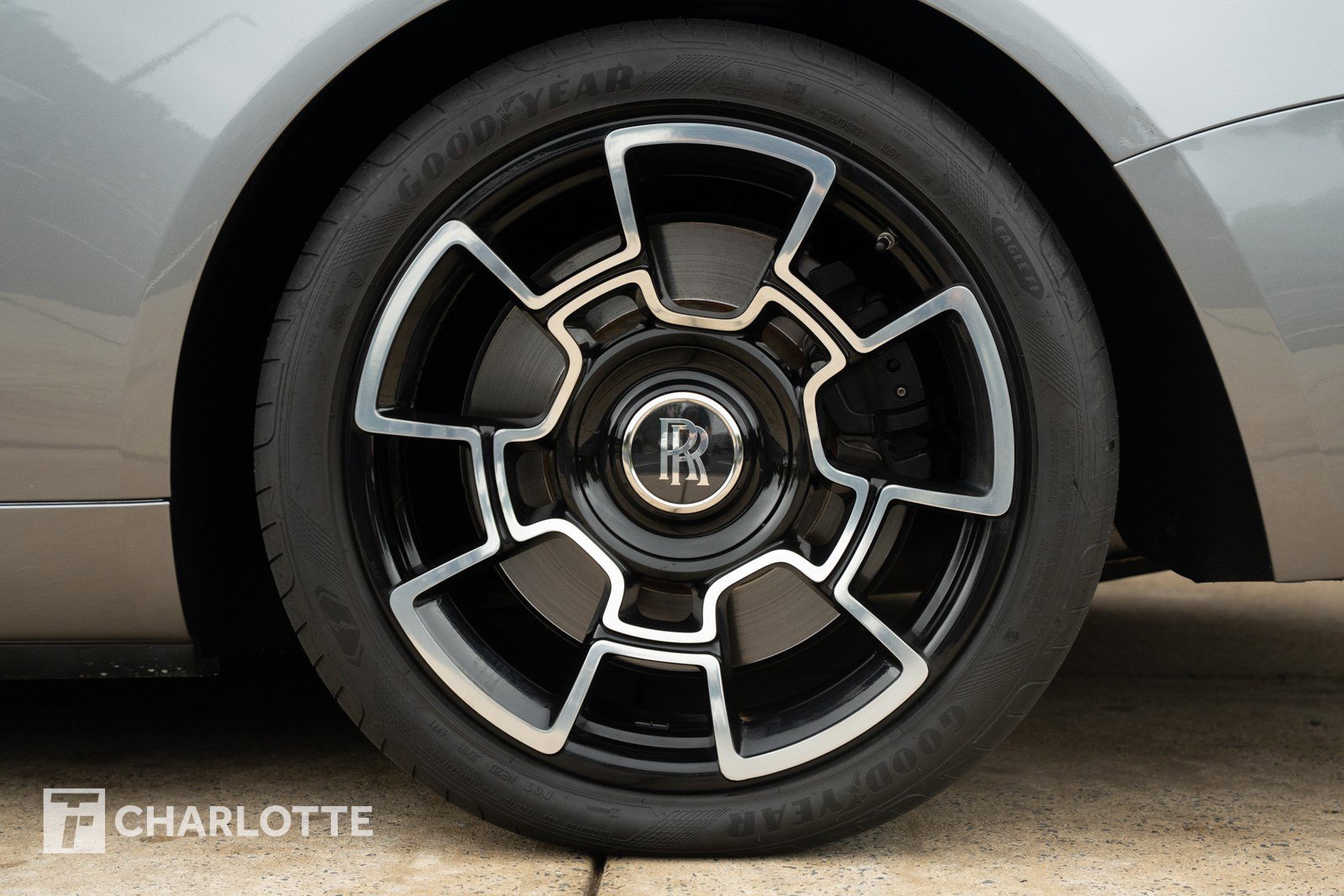 Used 2019 Rolls-Royce Dawn image 10