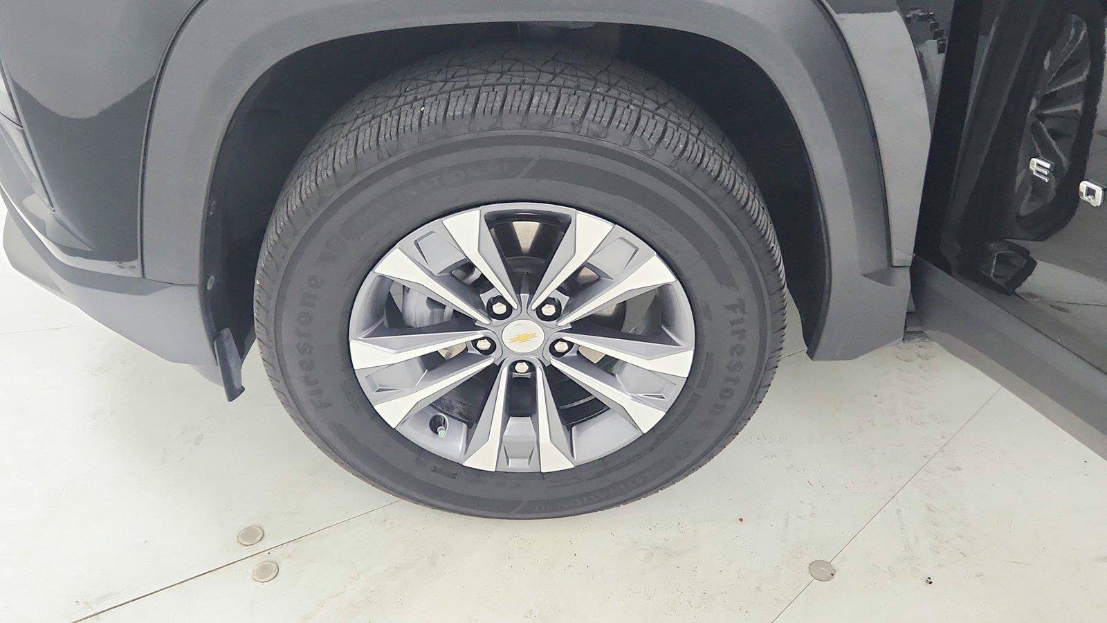 Used 2025 Chevrolet Equinox LT FWD image 34