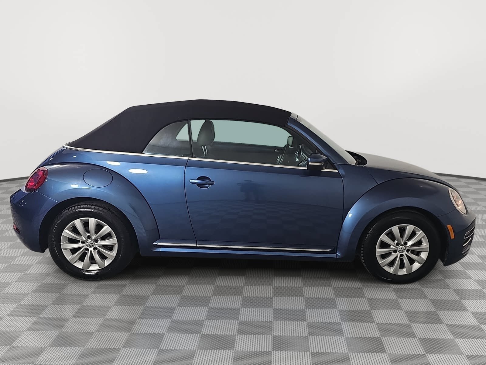 Used 2019 Volkswagen Beetle 2.0T S FWD image 9