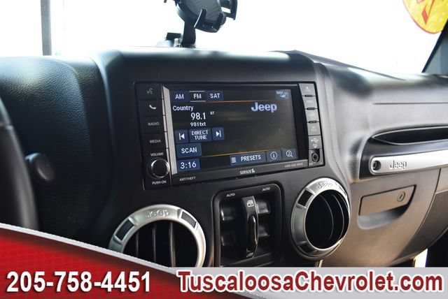 Used 2018 Jeep Wrangler Unlimited Rubicon w/ Connectivity Group AWD/4WD image 32