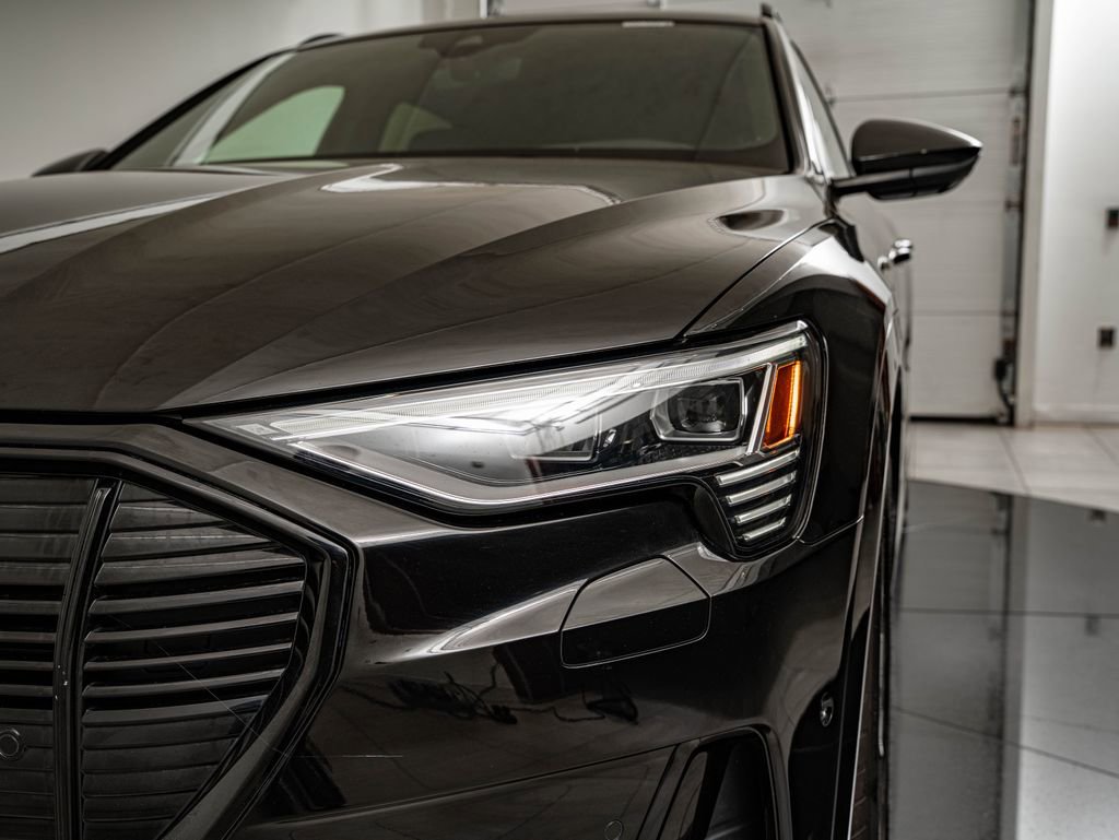 Used 2022 Audi e-tron Premium w/ Convenience Plus Package image 14